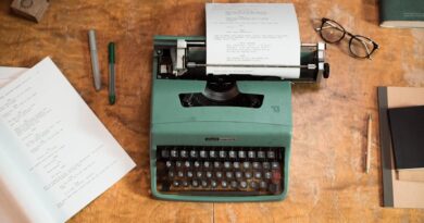 Crafting a Strong Author Bio for Publishers